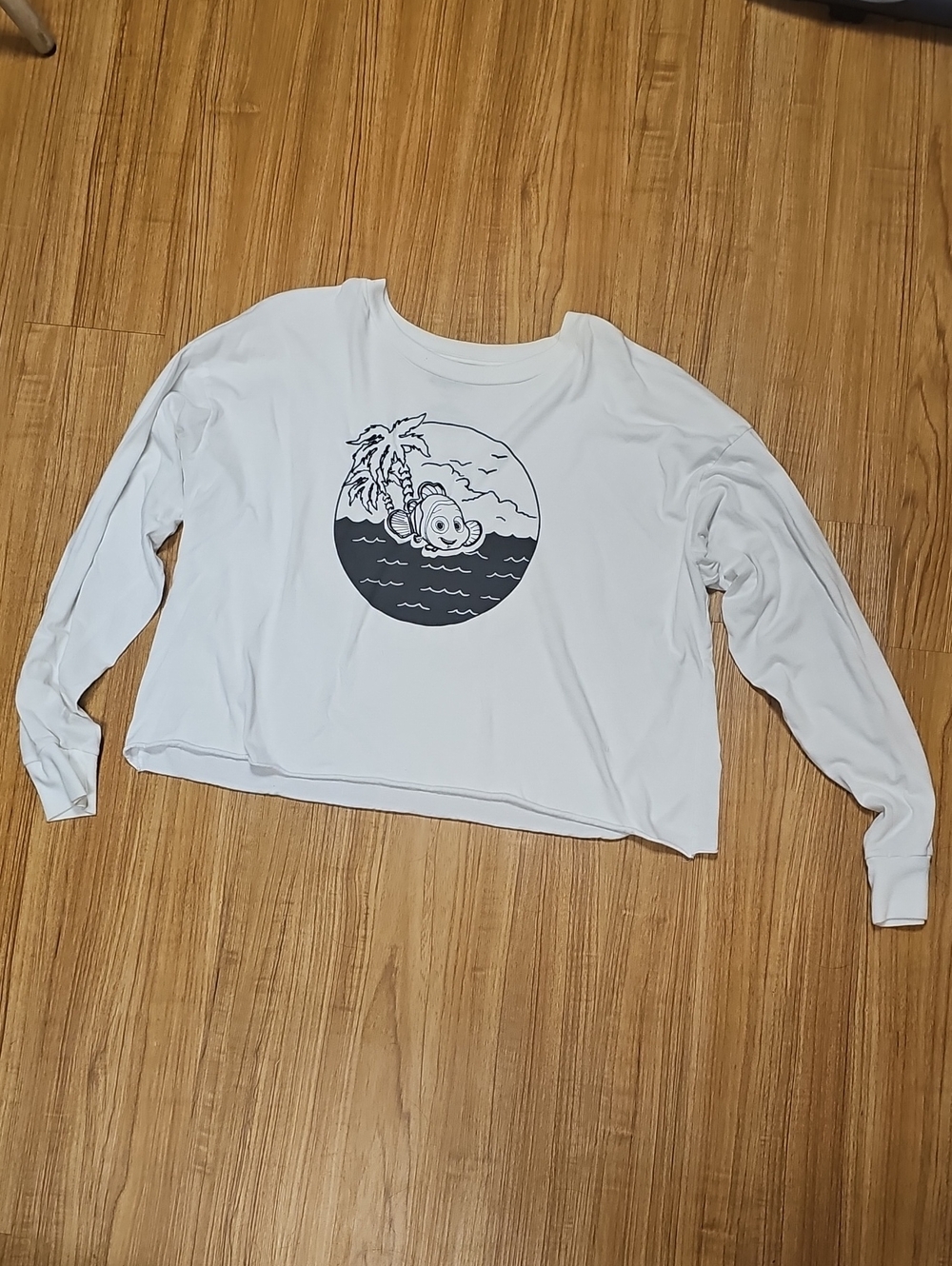 Women’s White Dory Top with Graphic Beach Print Size XL